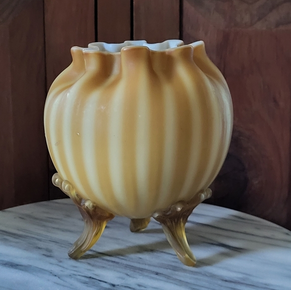 Glowing Green Glass Vase - Picture 12 of 12